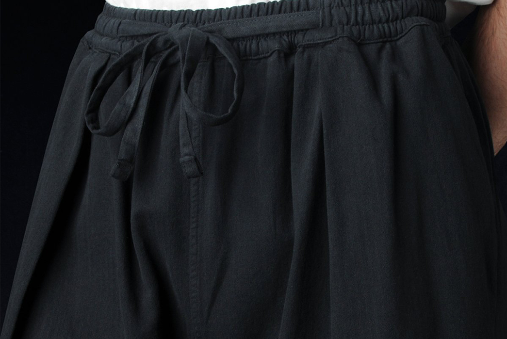 Prospective-Flow-Tanma-Shorts-black-model-front-detailed