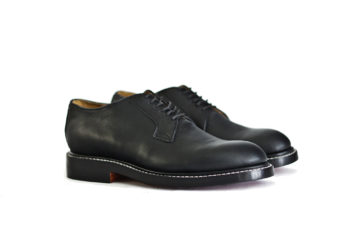 Unmarked-Delivers-a-Dressy-Upgrade-to-the-Postman-Shoe-black-pair