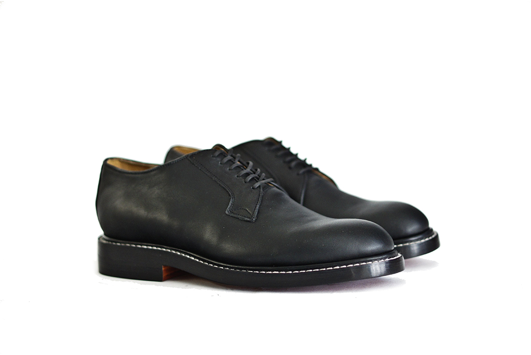 Unmarked-Delivers-a-Dressy-Upgrade-to-the-Postman-Shoe-black-pair