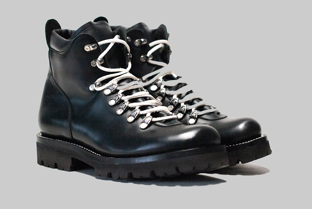 Unmarked-Stomps-into-Winter-With-Three-New-Colorways-of-The-Yulka-02GXL-black-pair-front-side