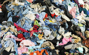 Big-Retailers-Cancel-Orders-Clothes-in-landfill.-Image-via-the-Guardian.