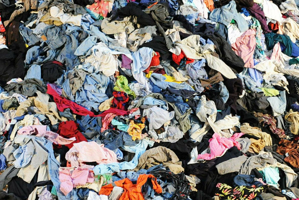Big-Retailers-Cancel-Orders-Clothes-in-landfill.-Image-via-the-Guardian.