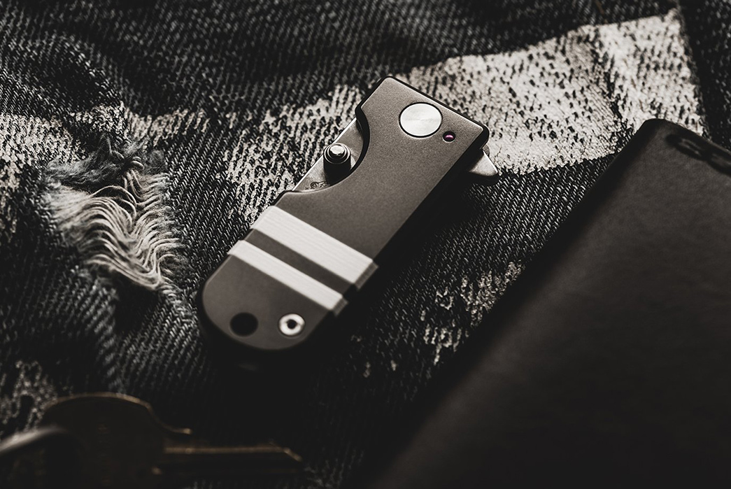 WESN-Collaborates-with-Momotaro-For-a-Special-Edition-Microblade-Knife-with-key