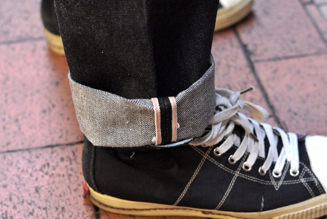 Bouncoura-Blacks-Out-Its-Favored-'66-Jeans-For-Its-9th-Anniversary-selvedge model
