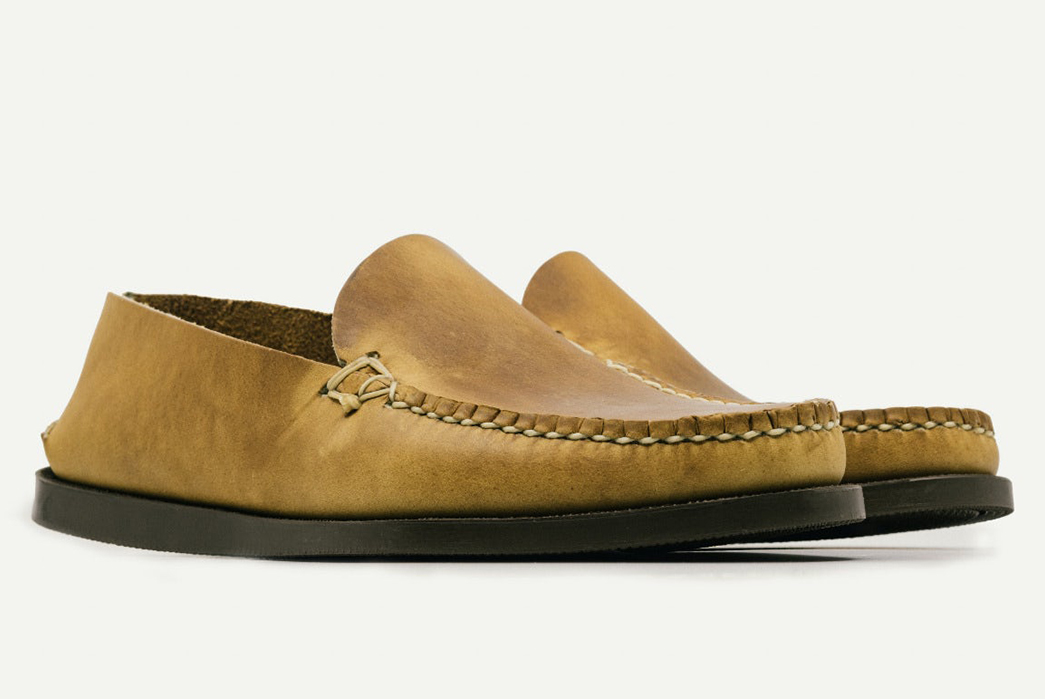 Oak-Street-Bootmakers-Slips-Into-Horween-Chromepak-Moccasins-natural-pair-front-side-and-bottom