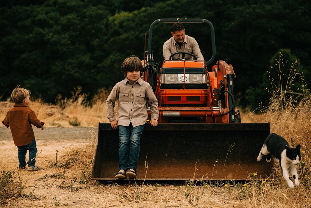 Match-Work-Shirts-With-Your-Nippers-With-The-Taylor-Stitch-Yosemite-Shirt-two-kids-with-father-on-tractor