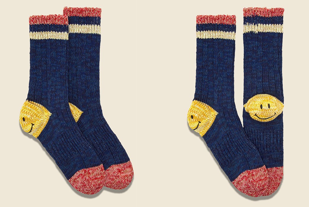 Walk-on-64-Yarns-With-a-Smile-In-Kapital's-Ivy-Smile-Socks-navys