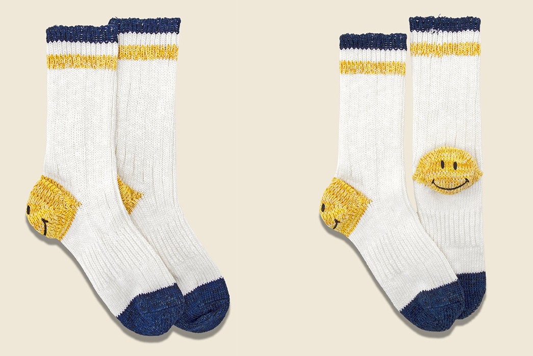 Walk-on-64-Yarns-With-a-Smile-In-Kapital's-Ivy-Smile-Socks-whites