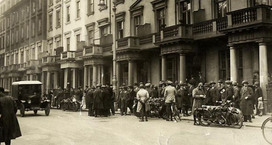 What-Are-Unions-and-Why-Are-They-Important-Dispatch-riders-waiting-outside-the-TUC-headquarters-in-1926,-UK.-Image-via-TUC