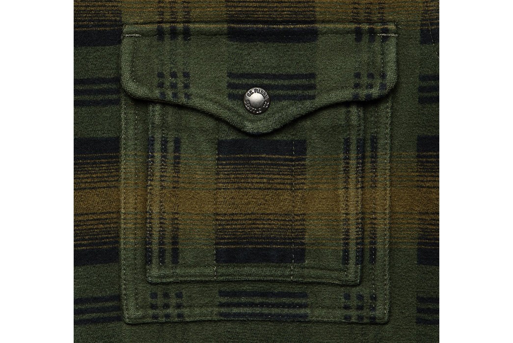 Snap-In-&-Out-Of-Filson's-Beartooth-Camp-Jacket-front-pocket