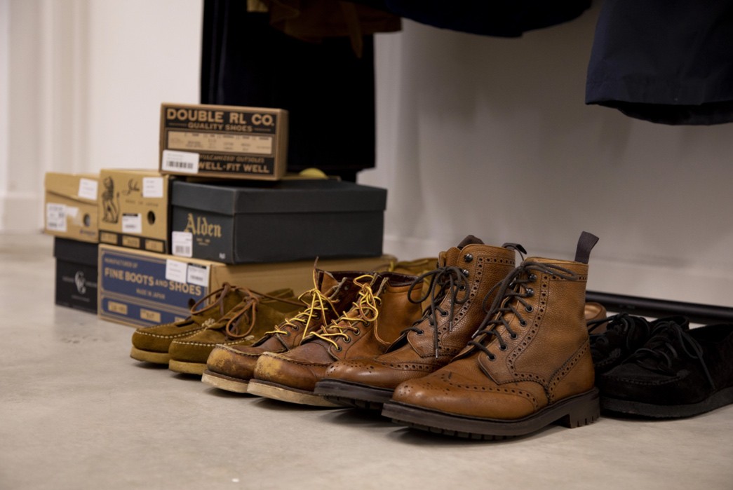 Marrkt-Authenticating-Secondhand-shoes-with-boxes