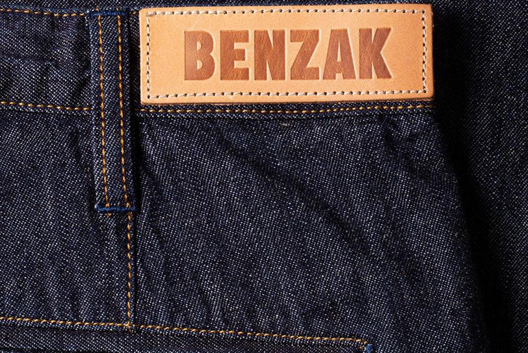 Benzak-s-BC-01-Tapered-Chino-Is-A-Cotton-Linen-Transitional-Pant-back-leather-patch