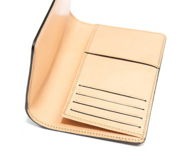 Leather-Passport-Wallets---Five-Plus-One-4)-Il-Bussetto-Passport-Holder-open