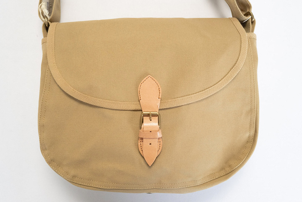 Duck-Out-Of-The-Office-With-UES'-Duck-Canvas-Shoulder-Bag-beige-front