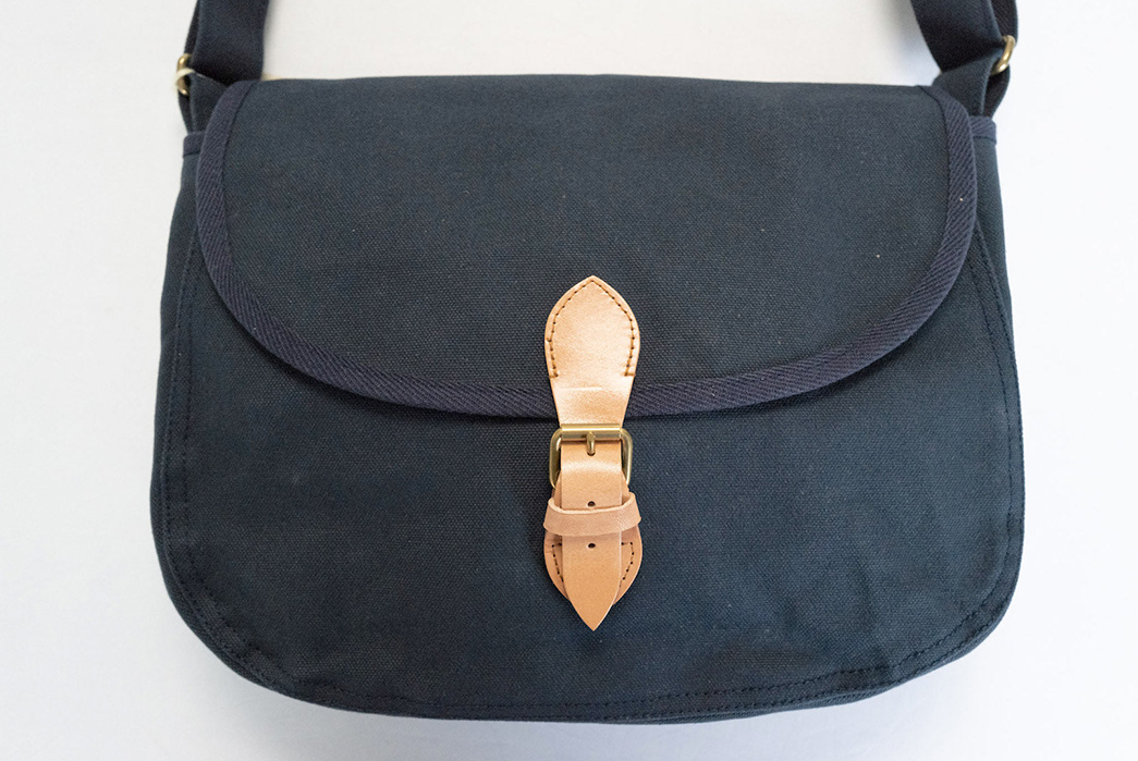 Duck-Out-Of-The-Office-With-UES'-Duck-Canvas-Shoulder-Bag-blue-front