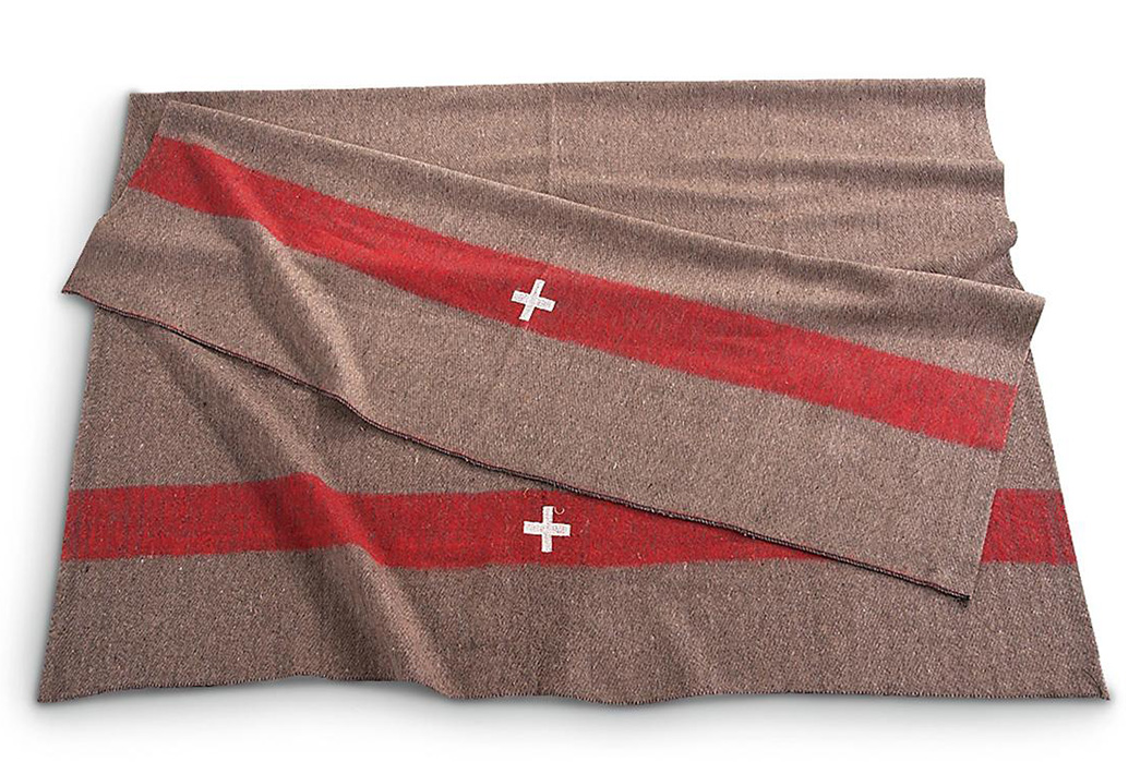 Wool-Blankets---Five-Plus-One-4)-Swiss-Army-Style-Wool-Blanket-Reproduction