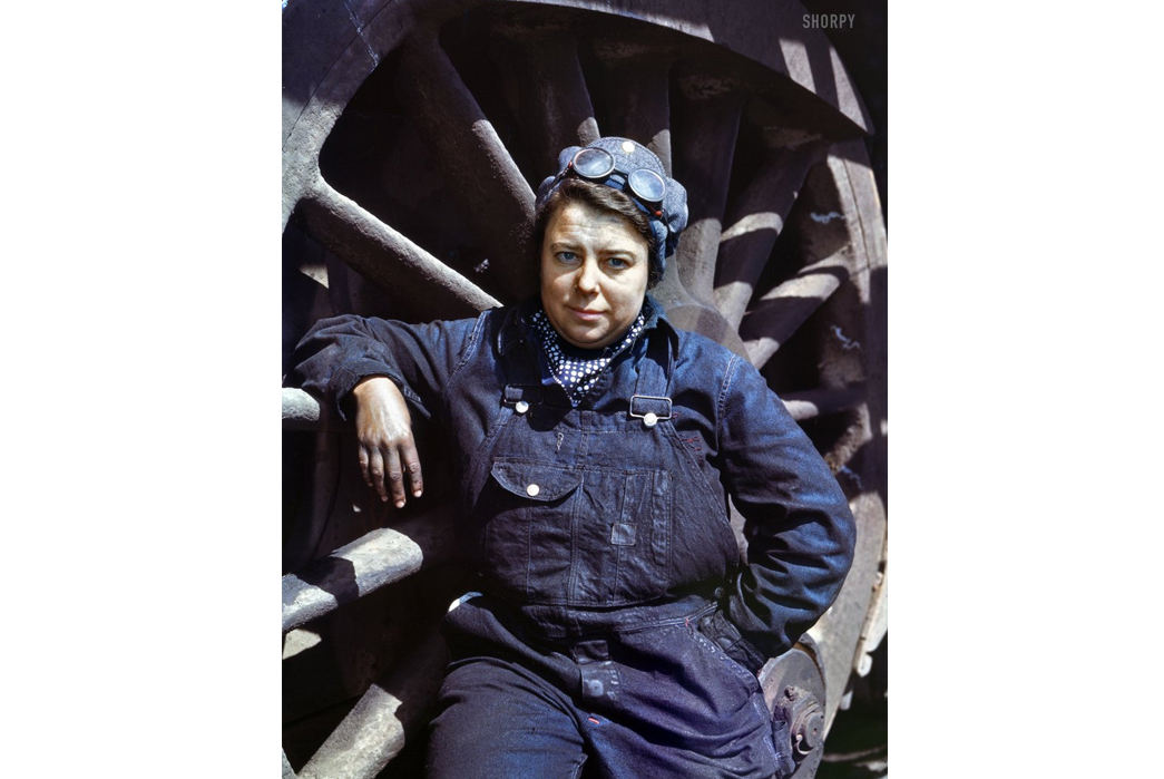 Beyond-The-Tracks---How-Railroading-Impacted-American-Workwear-Pt.-2-Mrs.-Dorothy-Lucke,-a-wiped-at-a-roundhouse-in-Iowa,-pictured-in-April-1943.-Image-via-Jack-Delano-Shorpy.com.