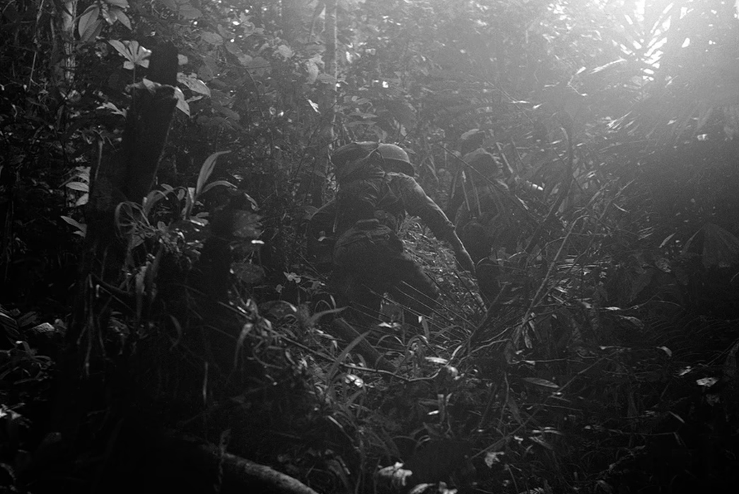 Pacific-War-USCM-Uniforms---Monkey-Pants,-Frogskin,-&-HBT-Galore-American-reconnaissance-patrol-into-the-dense-jungles-of-New-Guinea,-on-December-18,-1942.-Image-via-AP-Photo-Ed-Widdis