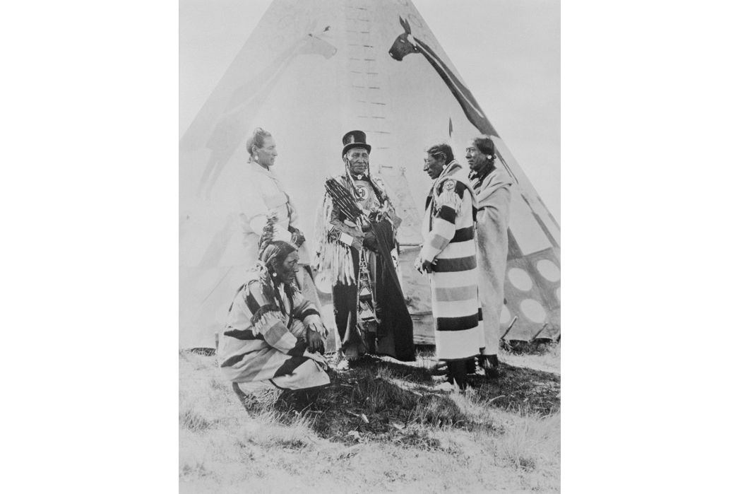 The-History-of-Blanket-Coats-Men-of-the-Blackfoot-tribe-in-the-1880s