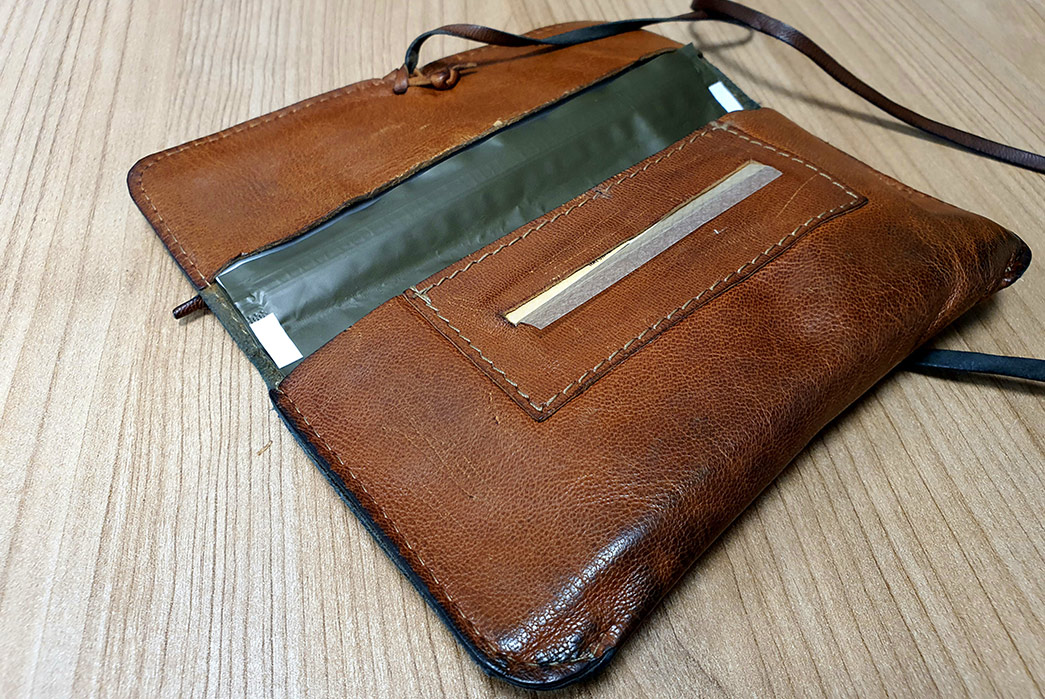 Fade-Friday---Gusti-Leather-Co.-Tobacco-Pouch-(2-Years)-inside-show