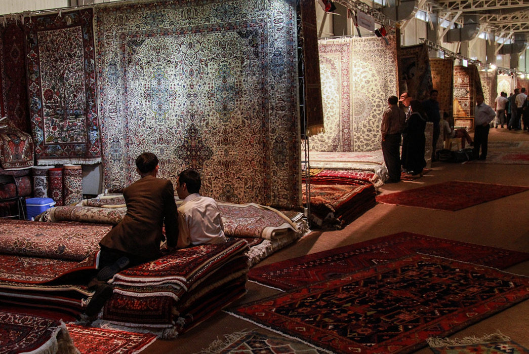 Persian-Rugs---History-&-Buyer's-Guide-An-Iranian-rug-market.-Image-via-Aljazeera.