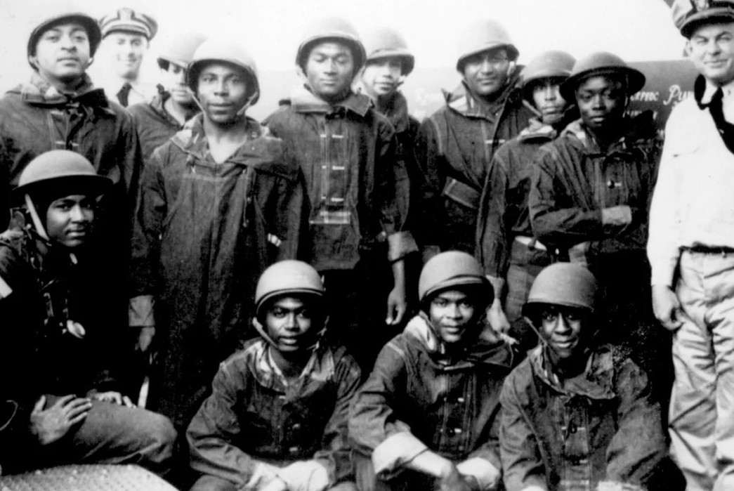 All-About-Smocks---From-Painters-to-Paratroopers-African-American-sailors-wearing-US-Navy-deck-smocks-during-WWII.-Image-via-Blacksmith.