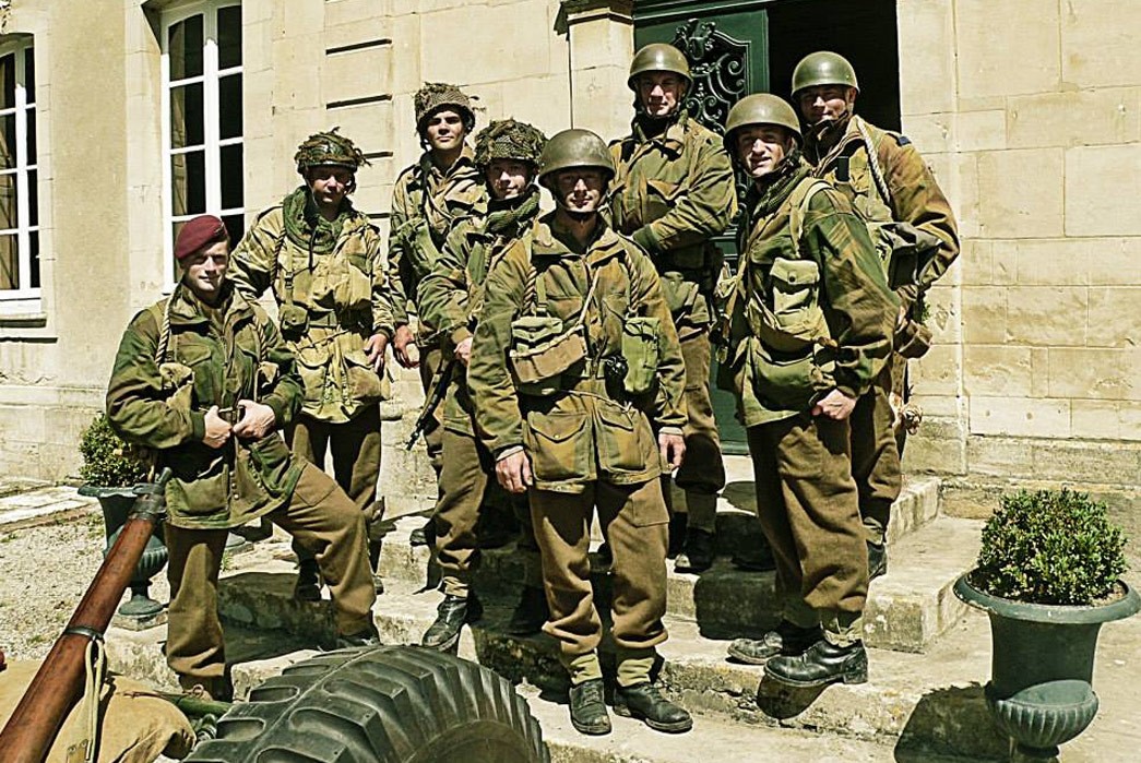 All-About-Smocks---From-Painters-to-Paratroopers-British-soldiers-wearing-Denison-smocks-during-WWII.-Image-via-Battlefront-Comunity.