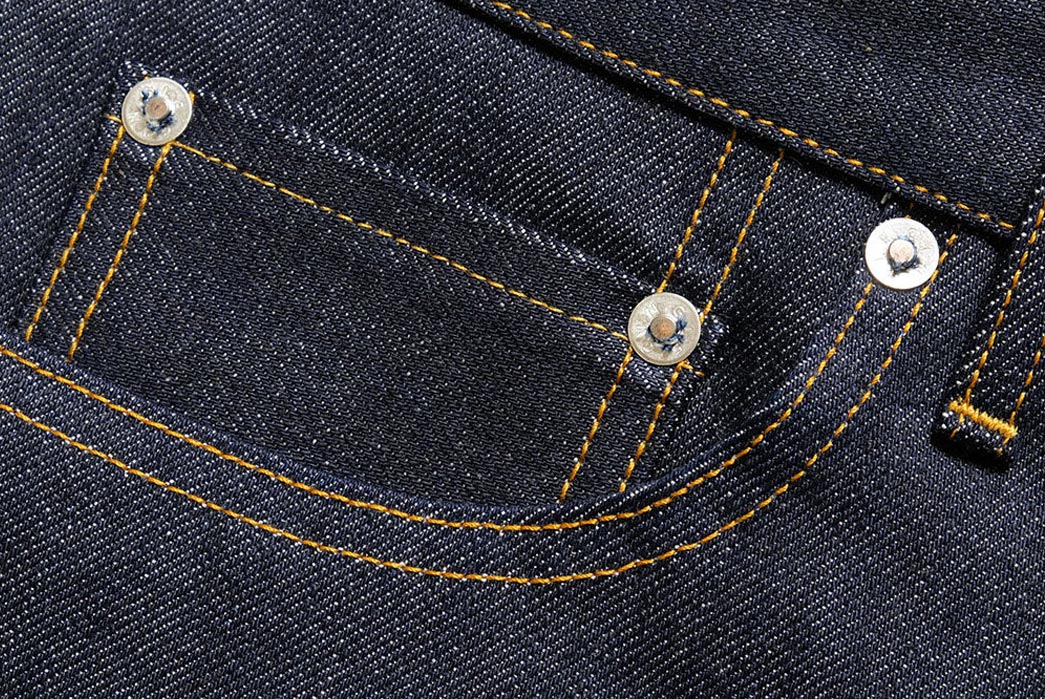 CINGLE's-Beak-Jeans-Have-Stretch-Fibers-at-Points-of-Movement-Front-pocket-details