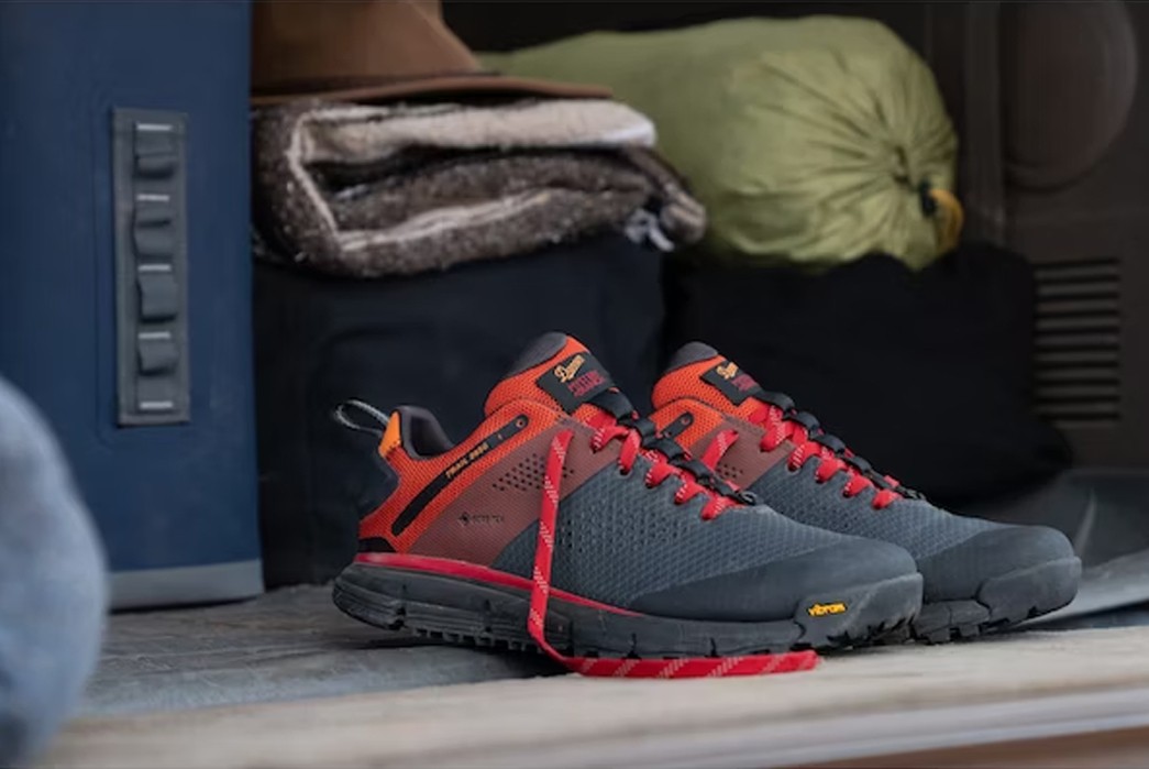 Danner-&-Mystery-Ranch-Team-Up-to-Produce-Trail-2650-GTX-Hiking-Shoe-pair-side-show