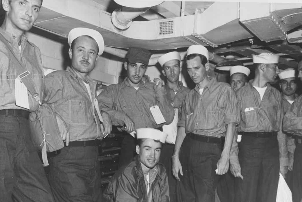 Wartime-Blues-Part-I---Denim-Uniforms-of-the-U.S.-Navy-Former-U.S.-prisoners-of-war-(wearing-dungarees)-pose-for-a-photo-aboard-USS-Reeves-in-Tokyo-Bay,-Japan.-Image-via-US-Dept.-of-Defense