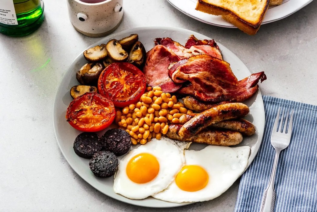 How-to-Get-Into-Camping-Part-2-Setting-up-Camp,-Cooking,-&-Thriving-A-classic-English-breakfast-for-context.-Image-via-I-Am-A-Food-Blog.