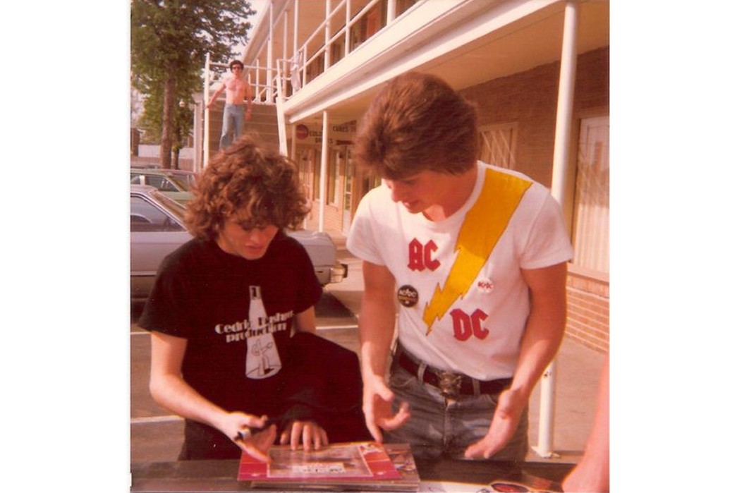 History-&-Evolution-of-the-Graphic-Tee-Angus-Young-with-an-ACC-fan-in-1979.-Image-via-Nostalgia-Rock.