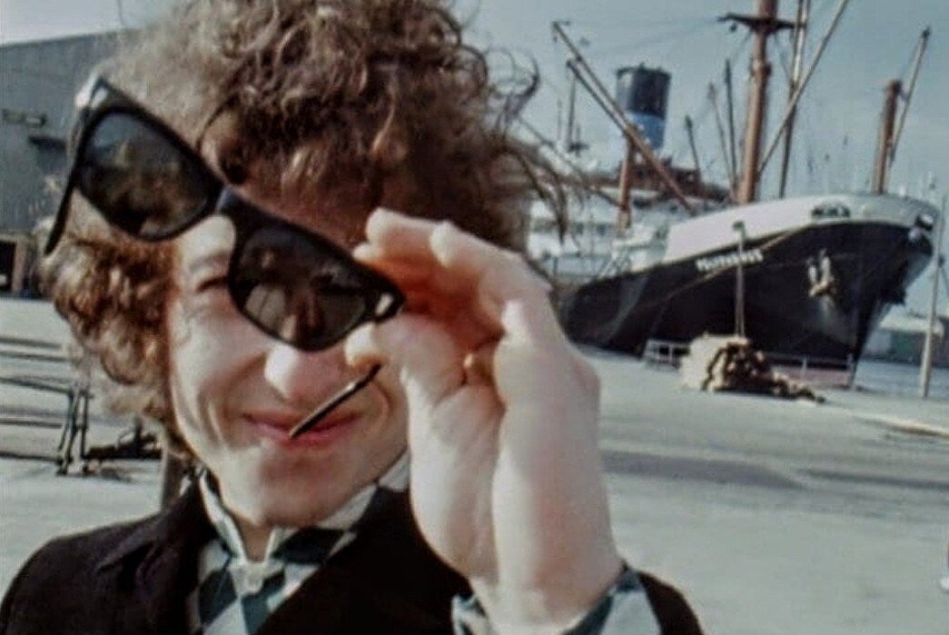An-In-Depth-History-of-Sunglasses-Bob-Dylan-with-his-wayfarer-sunglasses.-Image-via-Shady-Spex.