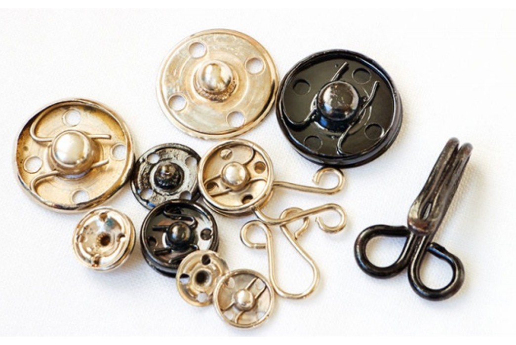The-History-of-Snap-Buttons-A-selection-of-antique-snaps-and-spare-parts.-Image-via-Bustle-&-Sew.