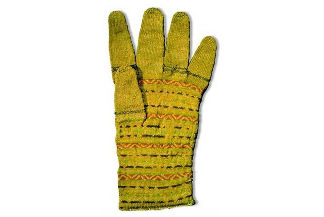 Five-Finger-Fit-The-History-of-Gloves-The-Sture-glove.-Image-via-Antikvarisk-Topografiska-Arkivet.