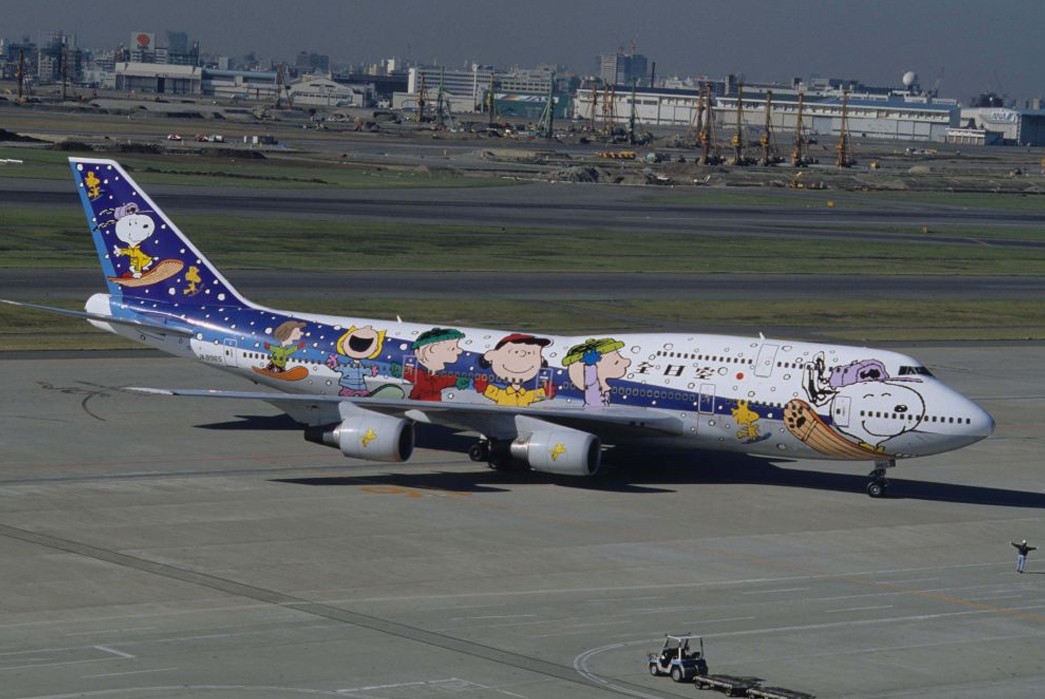 Peanuts-Pt.-2-A-wintery-Peanuts-scene-on-an-All-Nippon-Airways-Boeing-747,-1998-via-Flight-Aware