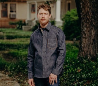 Deluxeware's-7640-40s-Denim-Shirt-is-Made-from-10.5-oz.-Memphis-Cotton-Selvedge-front-model-pose